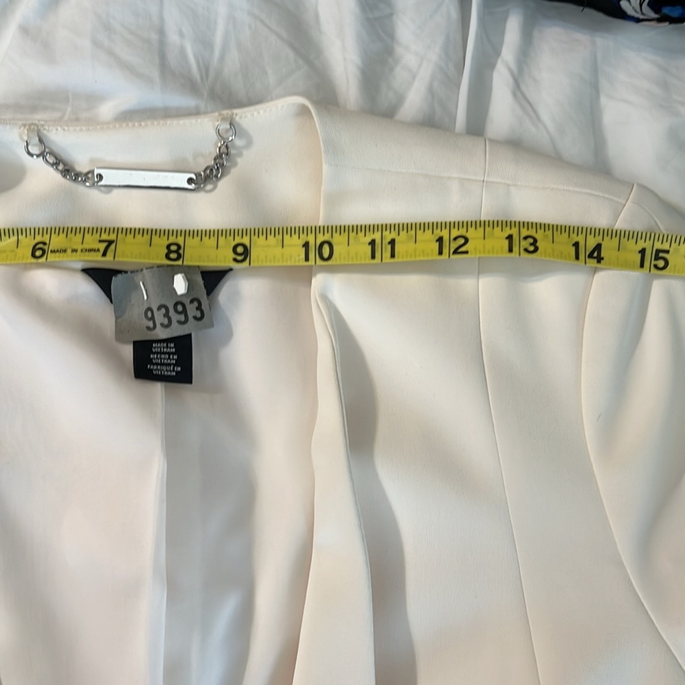 White House Black Market Ivory Blazer with Zippered Pockets - Picture 5 of 10